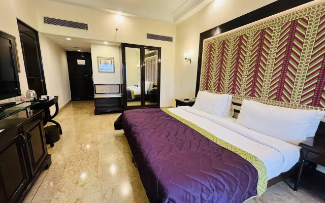 The Lalit Laxmi Vilas Palace