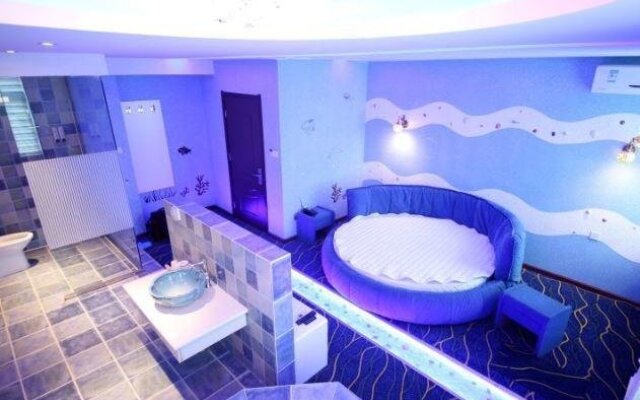 Waltz Hotel