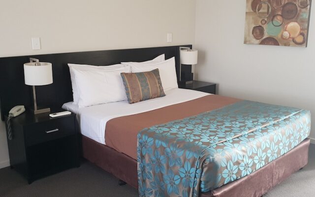 Royal Motel Miles – Guest Rooms – Miles