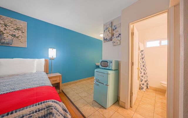 Royal Gateway Motel By OYO