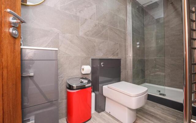 Concert Square Apartments by Happy Days
