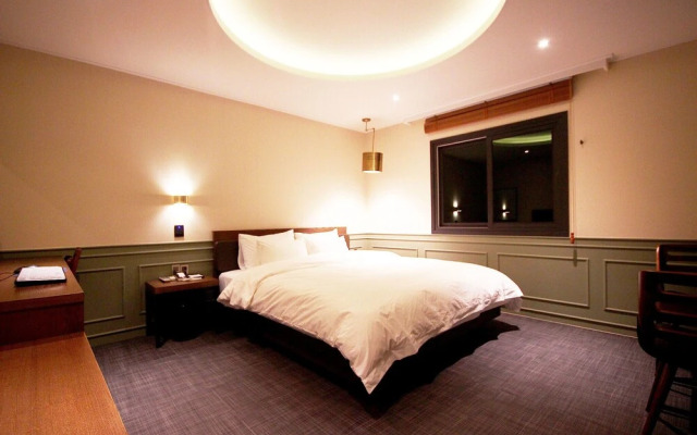 Mango Hotel