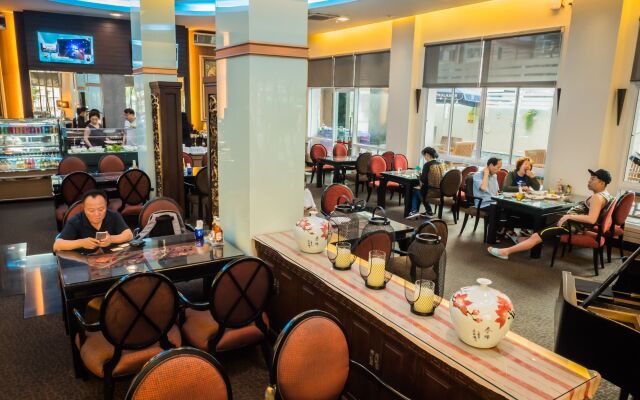 Atrium Boutique Hotel