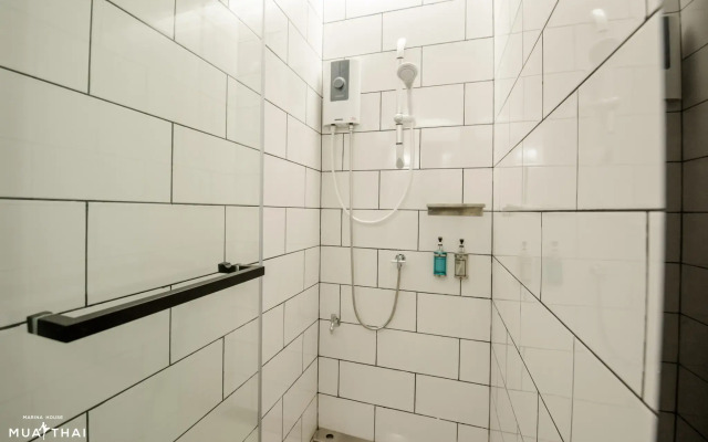 Marina House MUAYTHAI Ta-iad Phuket