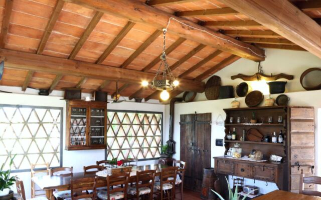 La Villa a Charming Villa With Swimming Pool-la Villa