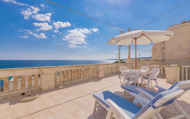 Holiday home with sea view in Castro, on the Adria-Marinè