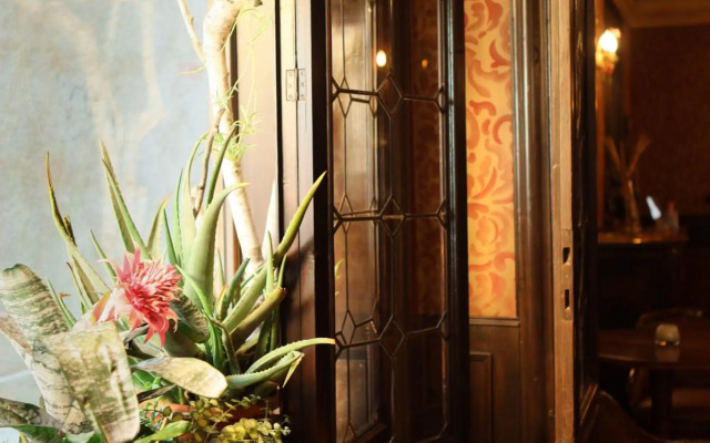 Hotel Flora