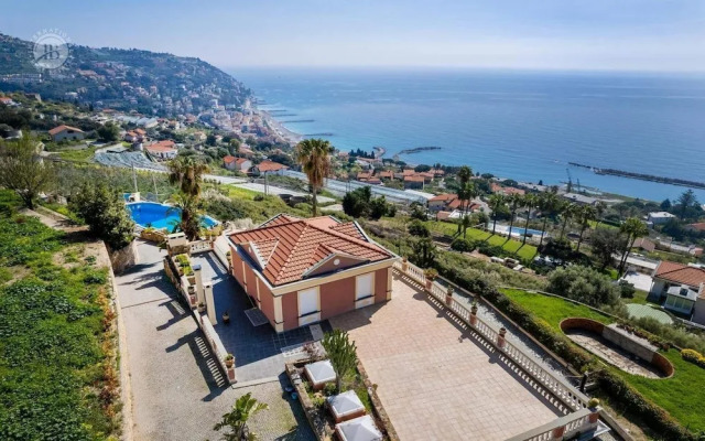 Villa Paradise-sleeps 20-pool-sea Views-pets
