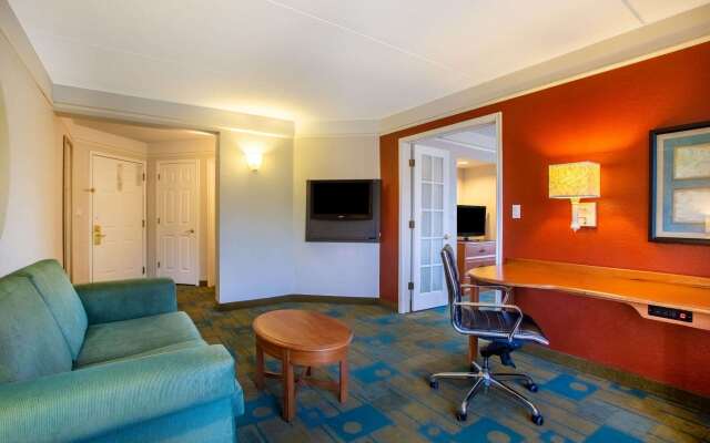 La Quinta Inn & Suites by Wyndham Charlotte Airport South