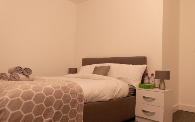 Livestay-1bed Apt With Private Balcony Heathrow