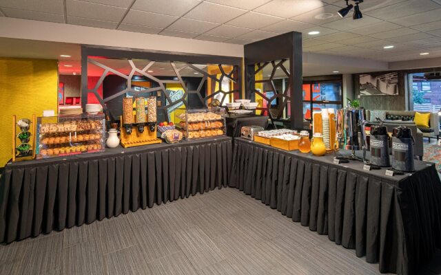 Staypineapple, Hotel FIVE, Downtown Seattle