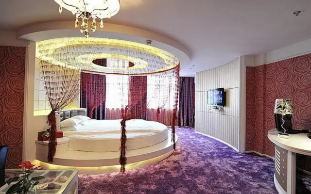 Minghao Fashion Hotel (Xianju Passenger Transport Center)