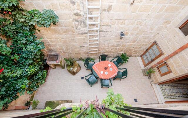 "3 Bedroom House of Character in Rabat Near Mdina"