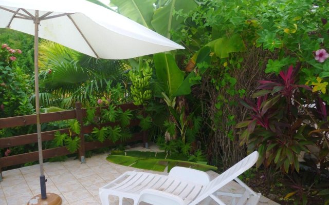 Studio in Marigot, With Wonderful sea View, Enclosed Garden and Wifi
