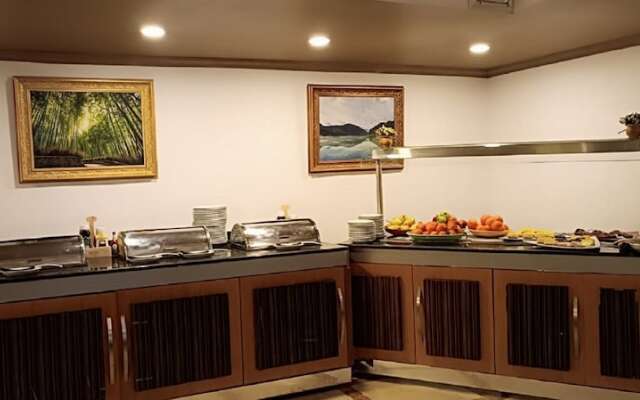 Silver Tower Residence