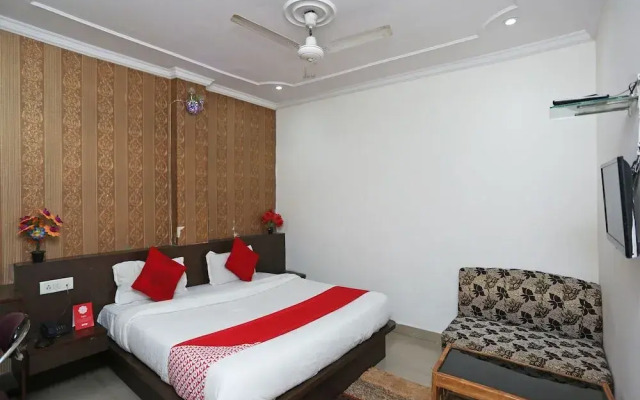 Oyo 23428 Royal Regency
