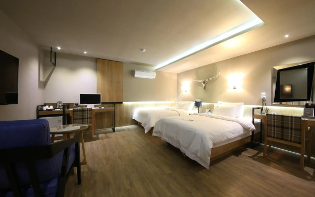 Avenue Hotel