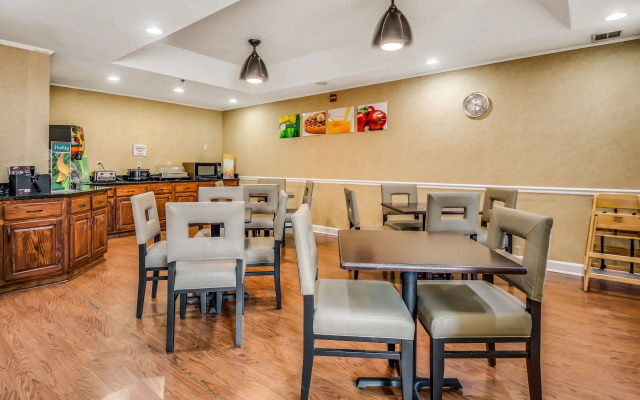 Quality Inn Oak Ridge