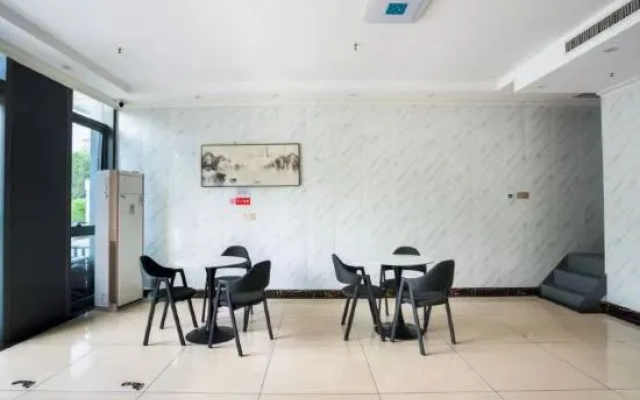 8 2 Business Hotel (Hefei Hi-tech Zone Anyi Affiliated Hospital Branch) – Restaurant – Hefei