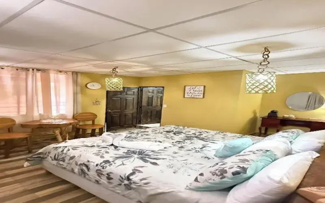1961 Los Naranjos Hostal