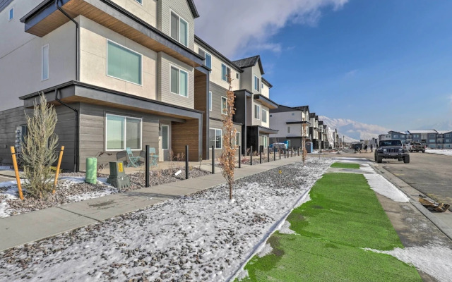 Modern Mountain Townhome - Ski Nearby
