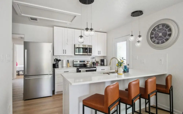 Your Amazing 3BR 2BA Downtown Delight