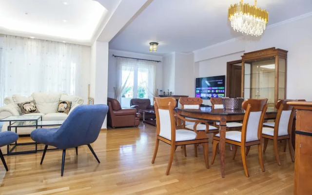 Luxe 3 Bd Penthouse 5 Min from Drosia