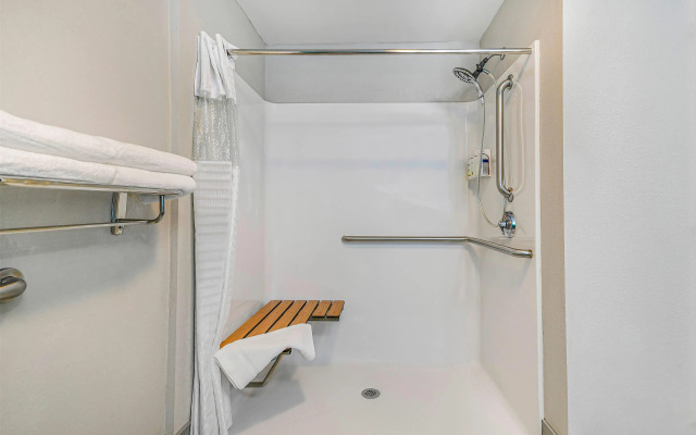 La Quinta Inn & Suites by Wyndham Batavia