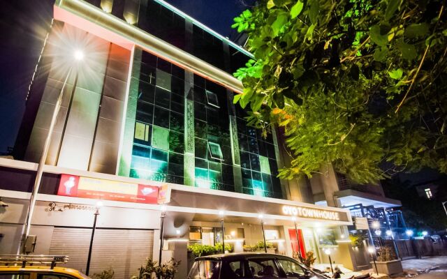 OYO Flagship 18252 Supreme Hotel Cuffe Parade