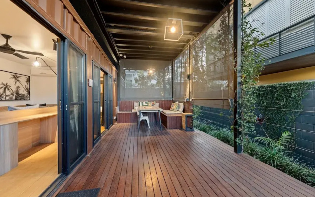 Stylish New Farm Apartment With Courtyard