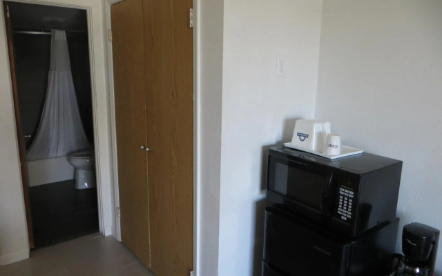 Arya Blu Inn & Suites