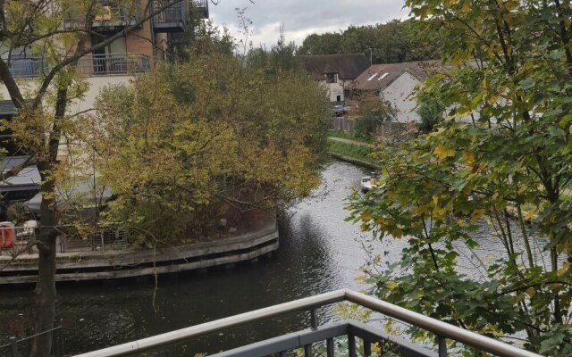 2-bedroom Apartment Riverside Wharf