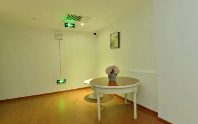Guanlanhu dianying gongshe xingguang nanyang hotel