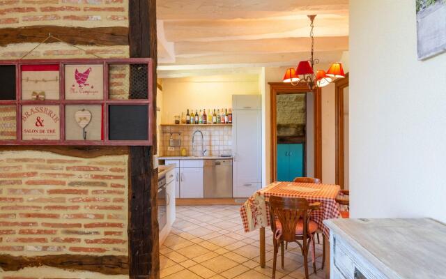 Fantastic Holiday Home in Dégagnac with Jacuzzi
