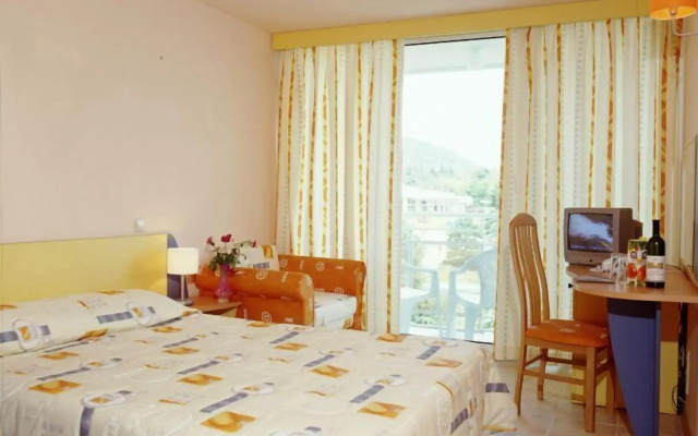 Com Hotel