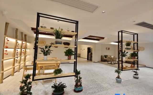 Xiaqing Canyon Creekside Homestay