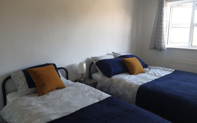 3 Bed House With Parking in Lighthorne Heath