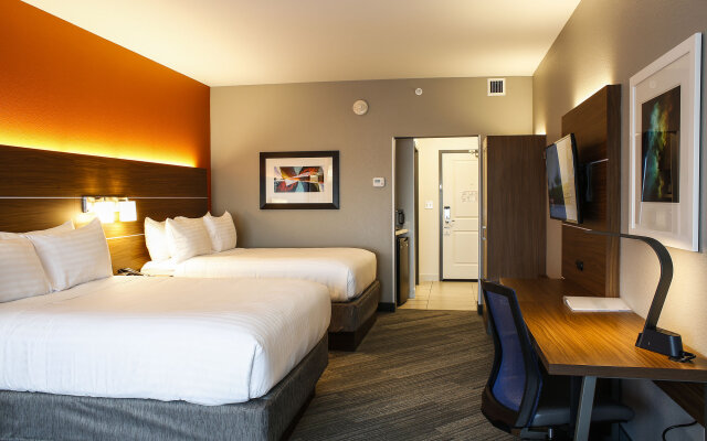 Holiday Inn Express & Suites Louisville Downtown, an IHG Hotel