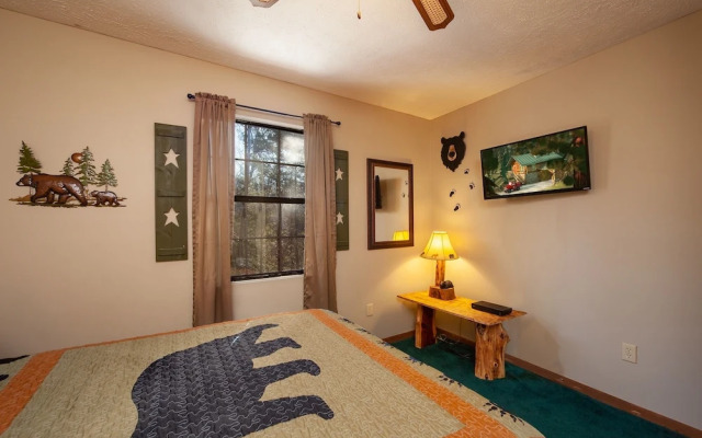 Bearfootin' 3 Bedroom Cabin by RedAwning