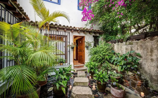 Casa Encantada by Porta Hotels