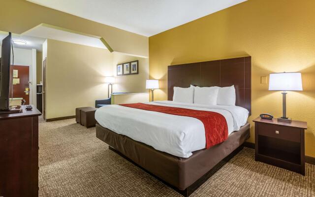 Comfort Suites near Robins Air Force Base