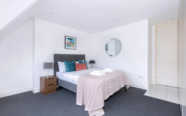 Stylish Three-bed Flat in Marylebone
