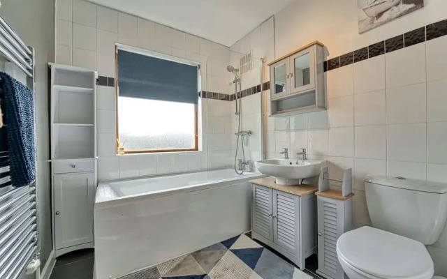 Host Stay Severn Swans House