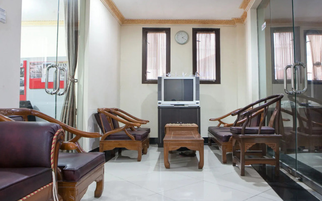 RedDoorz Plus near Isola UPI