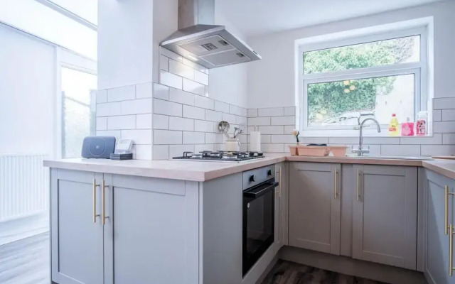 Castle Square - 2 Bedroom Holiday Home - Mumbles
