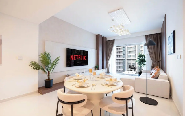 KeyRock - Palm View Apt with Pool