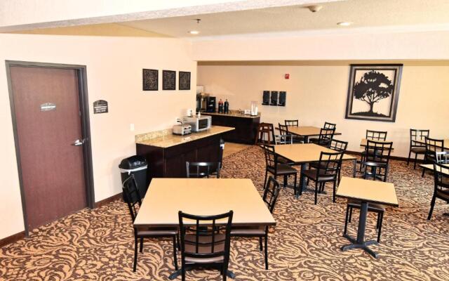 Cobblestone Inn & Suites - Clarion