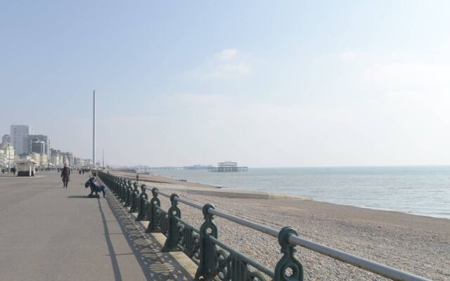 2 Bedroom Apartment Next to the Sea