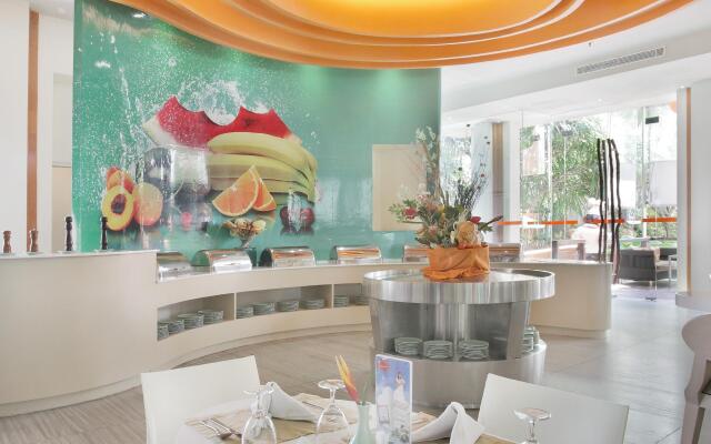 HARRIS Hotel & Residence Sunset Road Bali