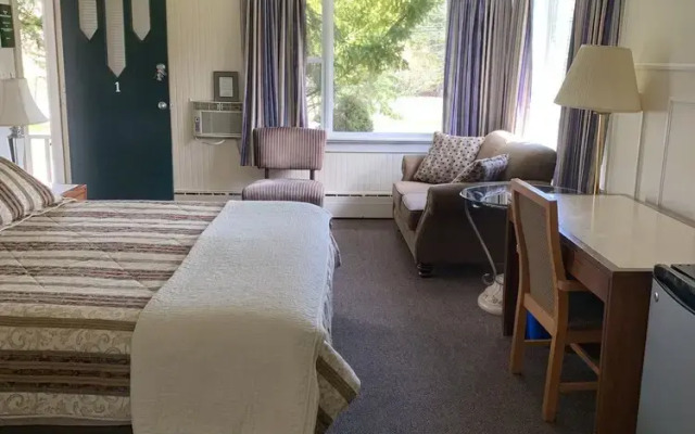 The Lionstone Inn Motel and Cottages